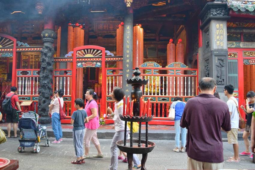 stopover-taiwan-longshan-tempel-innen