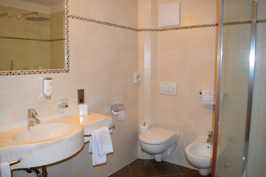 Hotel Schneeberg Family Resort Spa Badezimmer