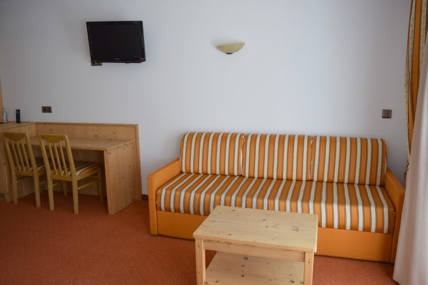 Hotel Schneeberg Family Resort Spa Zimmer Sitzecke
