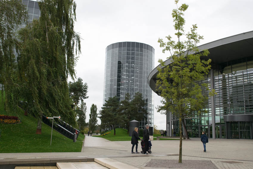 Autostadt Wolfsburg mit Familie - Autoturm