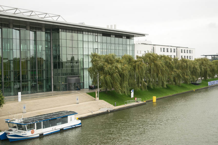 Autostadt Wolfsburg mit Familie - Eingang