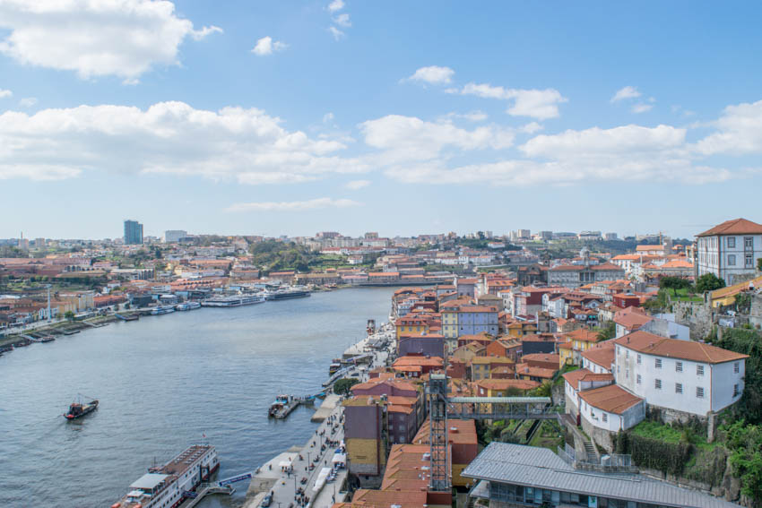 Blick auf Porto von Brücke Dom Luis I