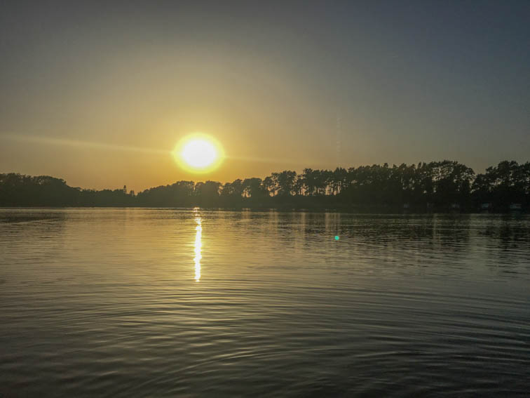 Floßfahrt auf der Mecklenburgischen Seenplatte Sonnenuntergang
